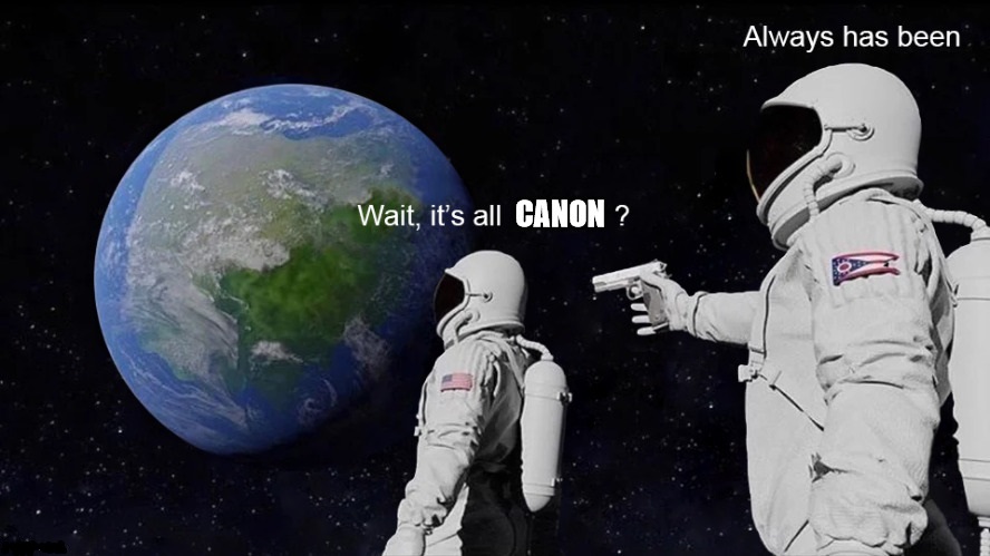 meme van twee astronauten die naar de aarde kijken vanuit de ruimte. De voorste zegt: 'Wait, it's all canon?'. De achterste heeft een pistool op hem gericht en zegt: 'Always has been'